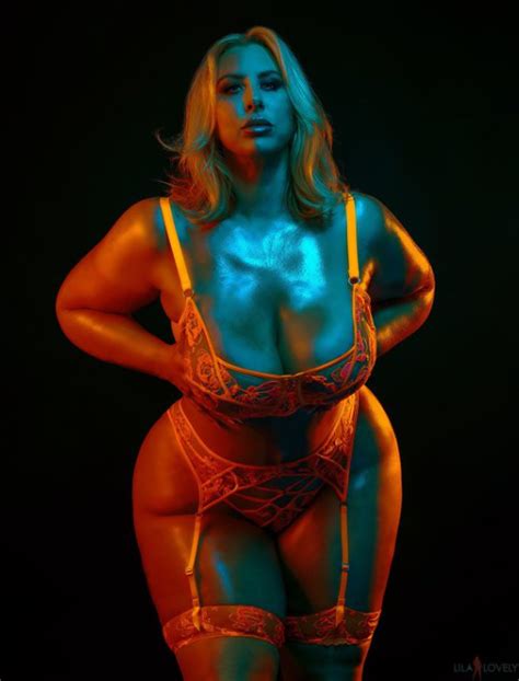 Lila Lovely слив nude фото и video Onlyfans голая порно актриса Лила Ловели видео в Телеграмм