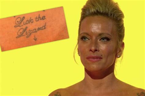 Vagina Tattoo Dreifach Mutter Zieht Im Fernsehen Blank