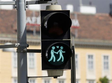 Tribunal Constitucional da Áustria autoriza casamento gay ISTOÉ Independente