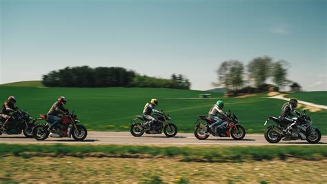 Hyper Naked Bike Vergleich Ducati Streetfighter V S