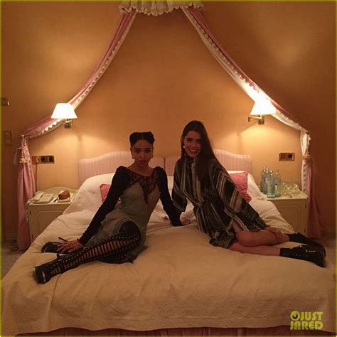 Fka Twigs Goes Completely Naked In Bathtub See The Pic Fka Twigs