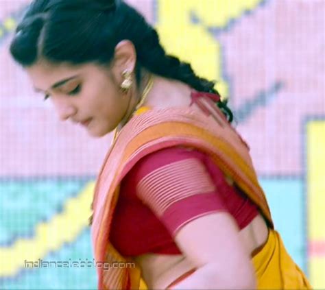 Nivetha Thomas Mallu Actress Ninnu KMCS Hot Sari Caps Indiancelebblog