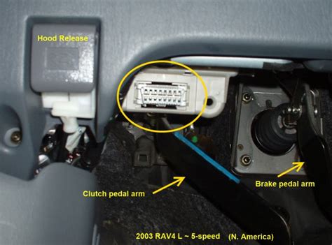 Где находится диагностический разъем тойота раум - 88 фото