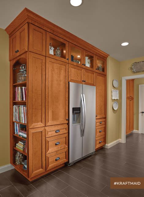 KraftMaid Built In Kitchen Pantry Clásico renovado Cocina