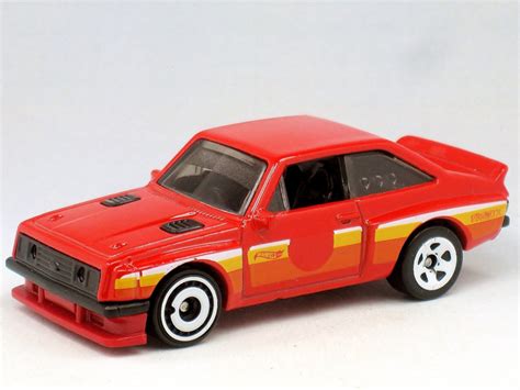 Машинка Хот Вілс Ford Escort RS колекція Retro Racers Hot Wheels Mattel HKJ іграшки