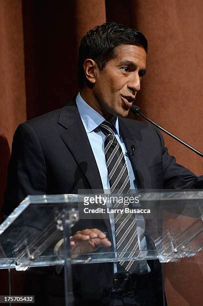 24 Weed Dr Sanjay Gupta Reports Stock Photos High Res Pictures And