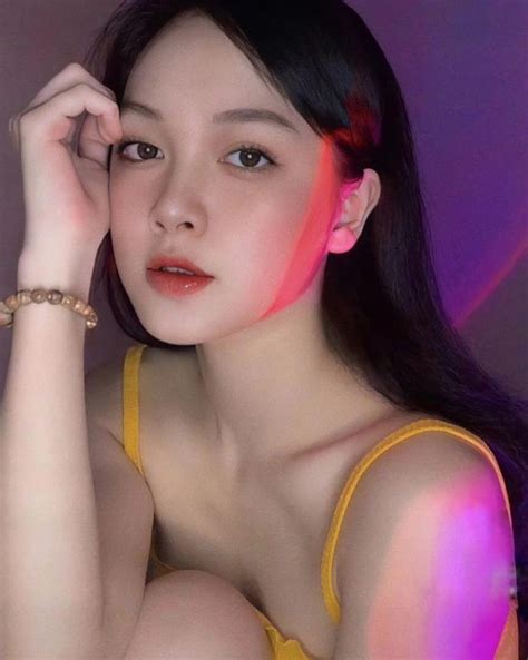 Bạn gái k xinh như hot girl của tiền đạo Nhâm Mạnh Dũng