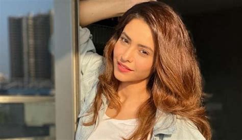 aamna sharif pens  poem  current health crisis tv news india tv