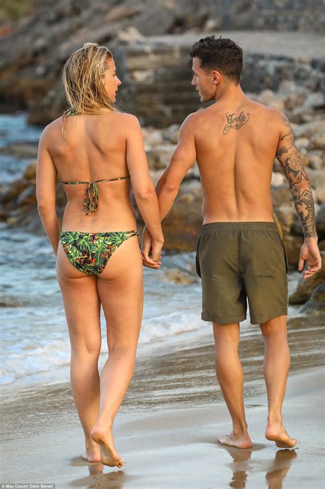 Gemma Atkinson Shows Off Her Abs In Bikini Alongside Gorka Marquez Daily Mail Online