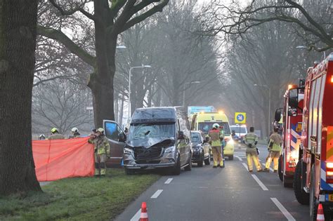 Fietser Overleden Na Aanrijding Met Bestelbus