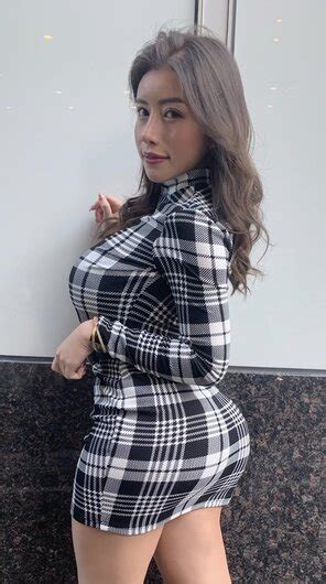 Tight Curvy Figure Porn Pic