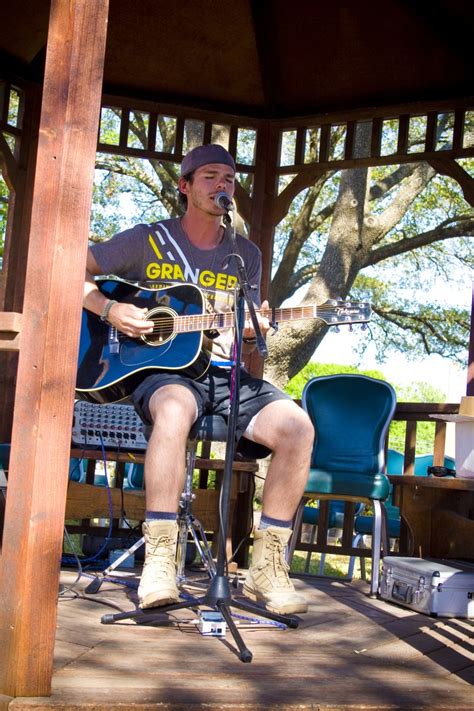 Country music singer walks 100 miles for troops | Article | The United