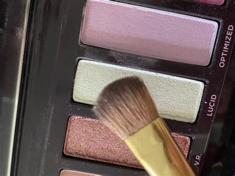 Cómo maquillar tus ojos usando Urban Decay Naked Ultraviolet Hispana Global