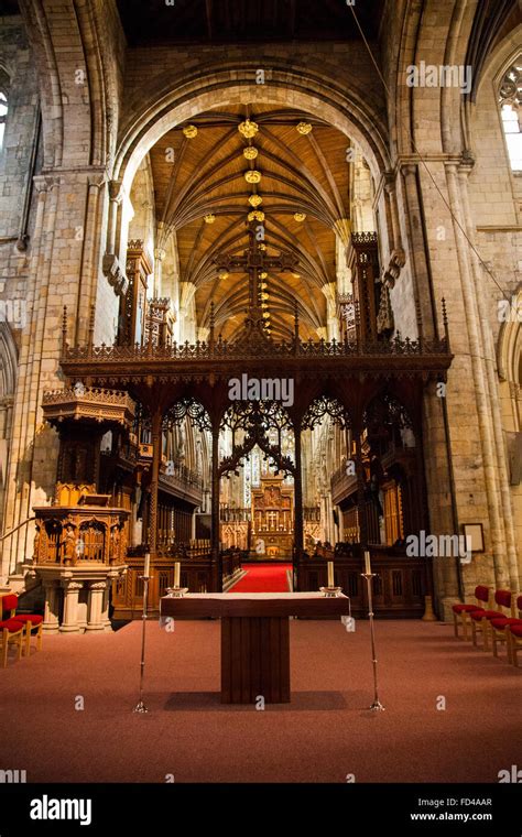 Inside Selby Abbey Yorkshire England Uk Stock Photo Alamy