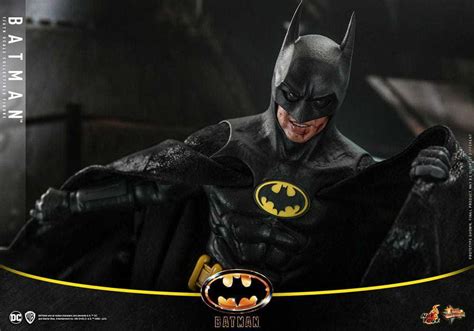 PREORDINE DC Hot Toys Batman 1989 Michael Keaton Movie Masterpiece Tim Burton Action Figure