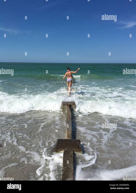 10 11 jahre mädchen bikini Fotos und Bildmaterial in hoher Auflösung Alamy