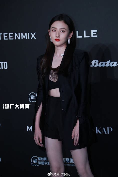 Thảm đỏ hot nhất hôm nay Na Tra Tống Tổ Nhi lột xác sexy ngùn ngụt đè