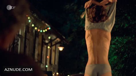 NACHSTE AUSFAHRT GLUCK ENDLICH ICH NUDE SCENES AZNude