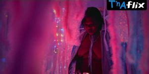 Tanya Reynolds Sexy Scene In Sex Education Tnaflix