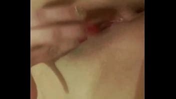 Il Met Ses Doigts Dedans Et Me Laisse Voir XVIDEOS