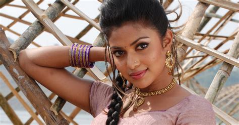 Hot Navel Actress Amala Paul In Vettai Movie Stills Actress ShOts