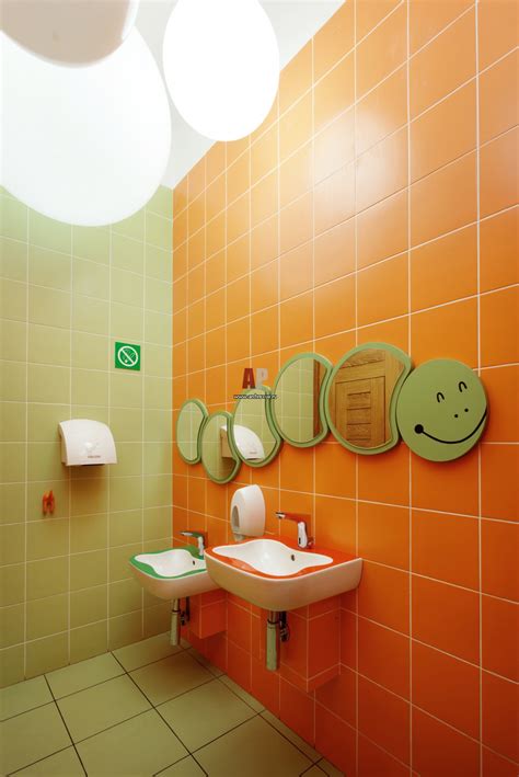 Фото интерьера санузла ресторана в эко стиле