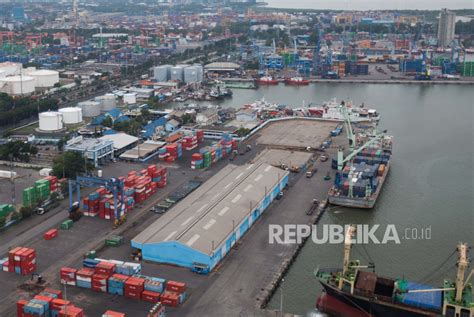 Lalu Lintas Komoditas Pertanian Di Pelabuhan Tanjung Perak Meningkat