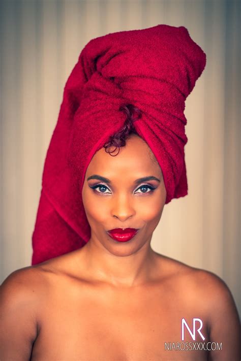 Gorgeous Babe Nia Ross Gets Horny During A Glamour Photoshoot 16 Photos