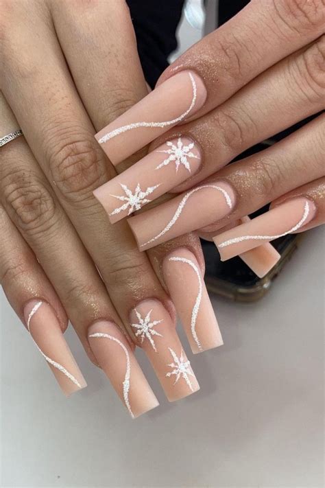 Beautiful Nail Designs Made With Nude Polish Xmas Nails Winter Nails Stylish Nails