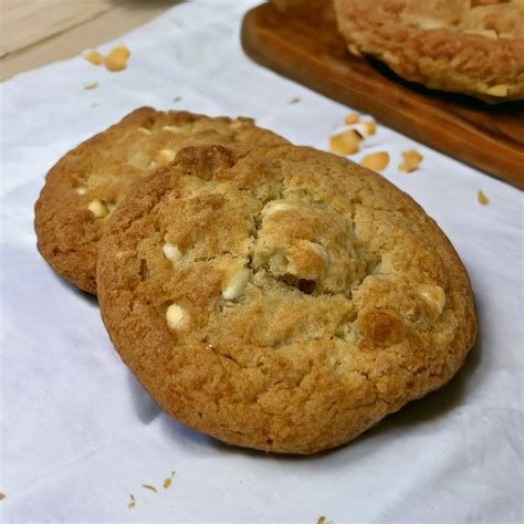 White Chocolate Macadamia Cookie – Apple Annie's Bake Shop
