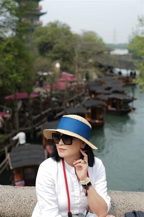 Khai quật ảnh hiếm hoi thời thanh xuân của các hot mom ngạc nhiên nhất chính là vợ Minh Nhựa