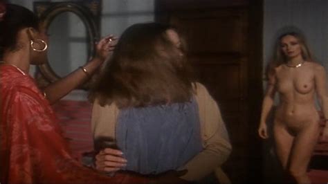 Naked Ulla Johannsen In Il Mondo Porno Di Due Sorelle