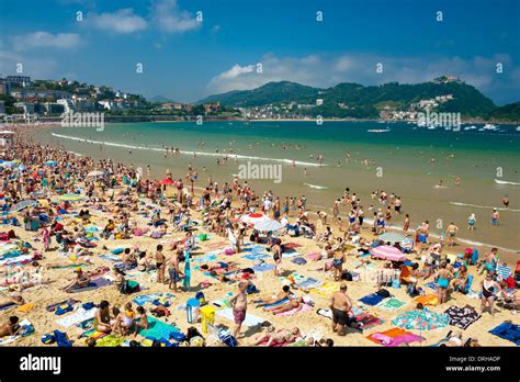 A view of the beautiful but crowded Playa de La Concha (Beach of La ...