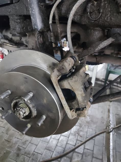 Обслуживание задних тормозов — Hyundai Tucson (JM), 2,7 л, 2007 года ...