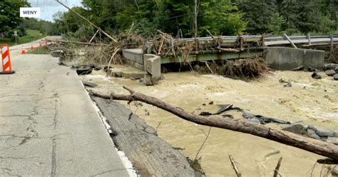 Les Inondations Causées Par Les Restes De Debby Entraînent Des