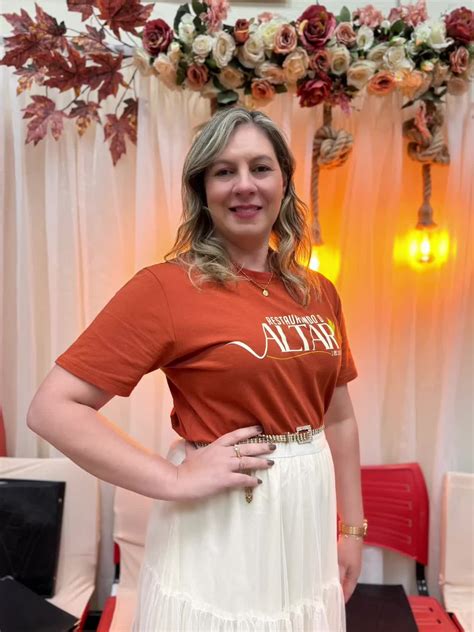 Uniforme De Festividade De Mulheres Camisetas Terracota E Saia De Tule Nude Em 2025 Looks