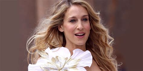 Sex and the City Sarah Jessica Parker porte son sac mythique sur le tournage de la série Voici