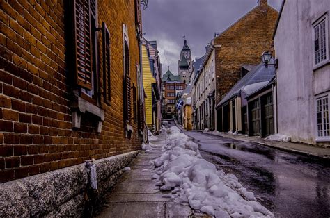 city lane quebec  photo  pixabay