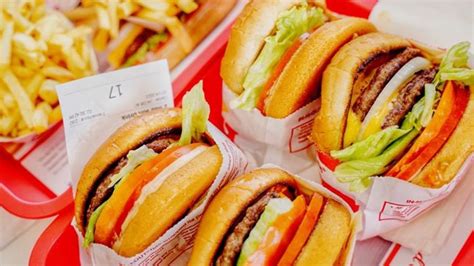 Nsfw Delivery Guys Flip When Woman Orders Pizza Completely Naked Foodbeast