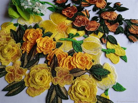 Аппликации: Аппликация вышитая двухцветная для декора одежды купить в ...