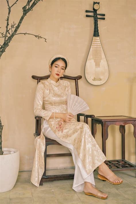 Áo dài Gấm Ngọc Trân màu nude Sumire Store