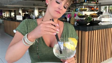 This Sexy MILF Is Giving Him The Best Service PornDig