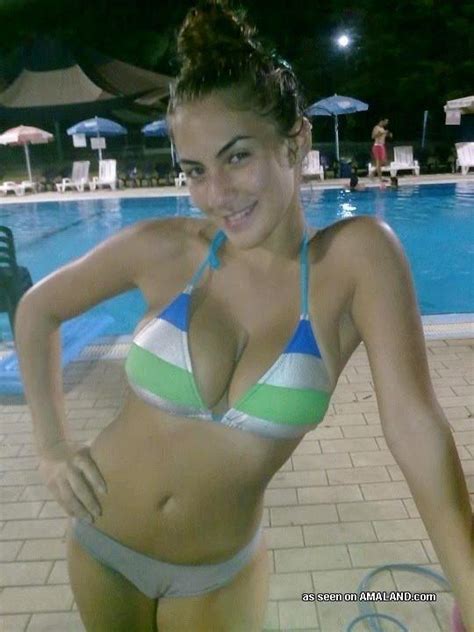 Random Amateur Beach Babes Show Off Their Big Round Tits Porn Pictures XXX Photos Sex Images