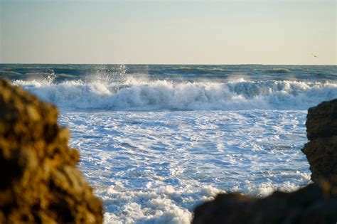 Штормящее море у мыса Меганом - Лента новостей Крыма