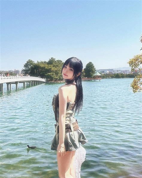 Ngắm body chuẩn số đo vàng của hot girl xứ Hàn 1 triệu fan