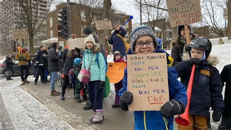 Manifestations pour plus de sécurité près des écoles du Québec Radio