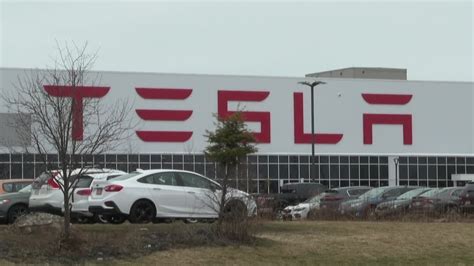 Tesla To Lay Off 285 Employees At South Buffalo Location Youtube