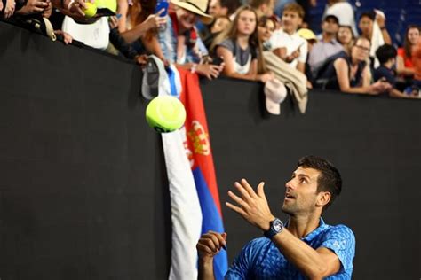 novak dzokovic zapocna  bierza pobeda  melbiern
