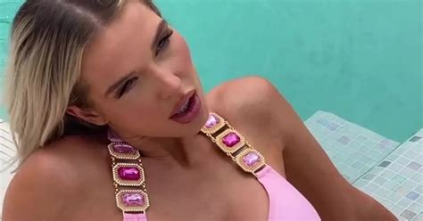 Helen Flanagan Branded Breathtaking As She Strips Off To Skimpy Bikini By Pool Daily Star