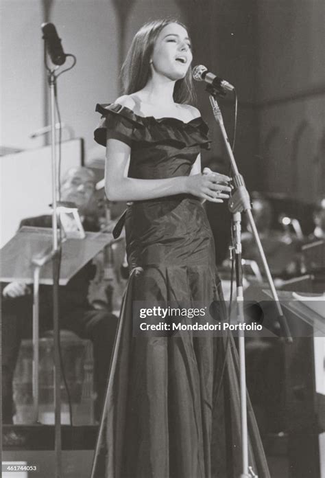 italian singer nada born nada malanima performs   song tic
